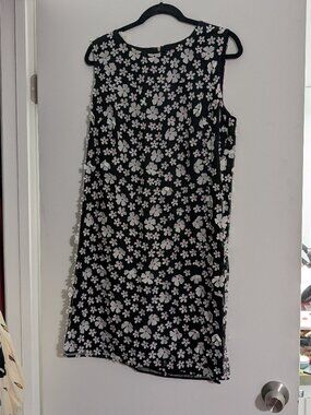 Karl Lagerfeld 3D Daisy Shift Dress